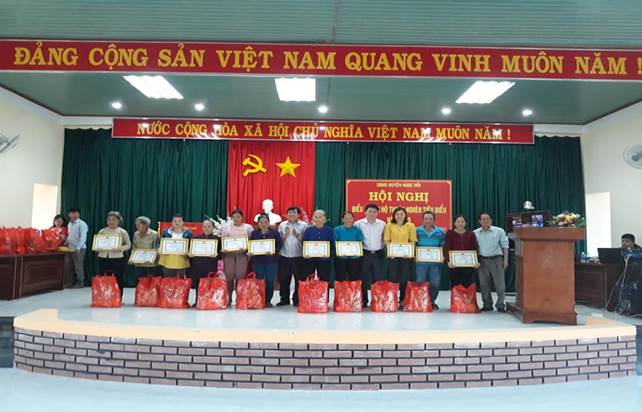 Description: D:\van ban huong\Hinh anh\2019\HN bieu duong nguoi ngheo Ngoc Hoi 5.jpg